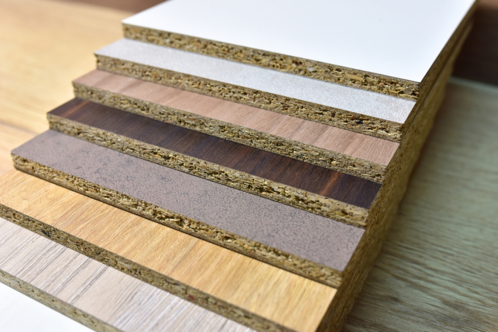 madera maciza o MDF